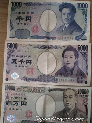 [Photo of Japanese Bills]