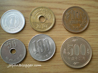 [Photo of Japanese coins]